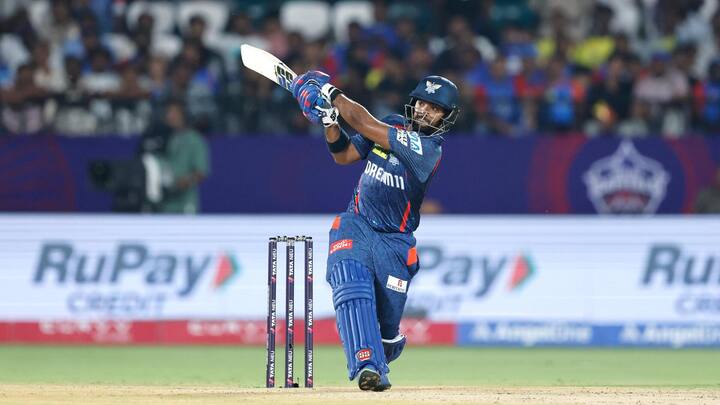 VIDEO: NICHOLAS  POORAN  4 SIXES  IN  A OVER